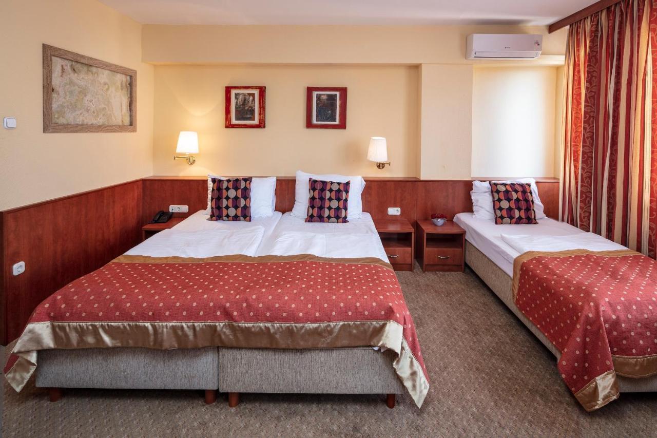 Hotel Charles Budapest Luaran gambar