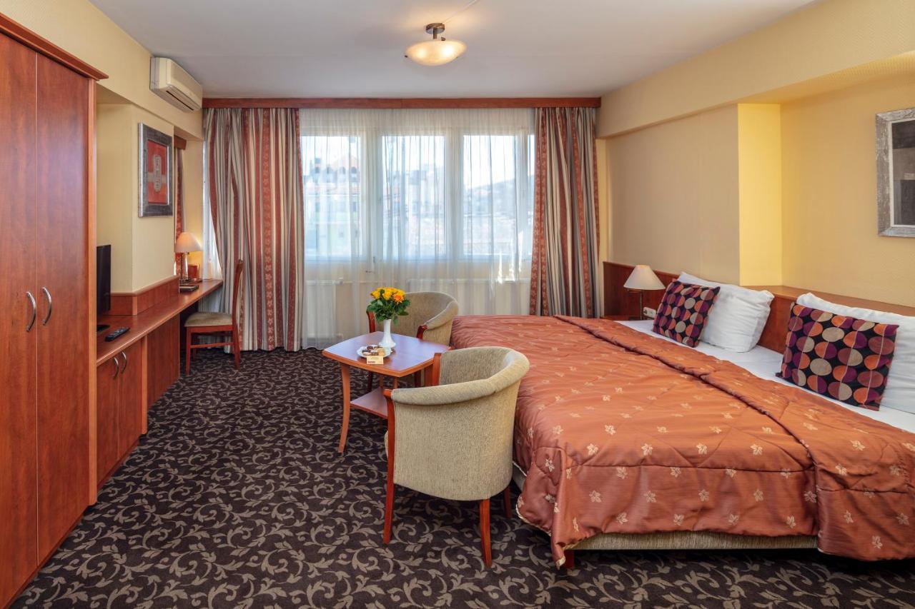 Hotel Charles Budapest Luaran gambar
