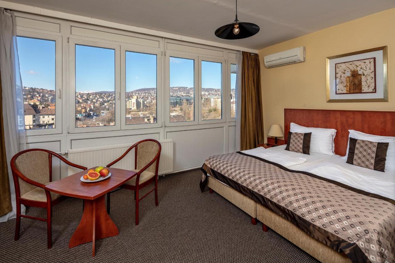 Hotel Charles Budapest Luaran gambar