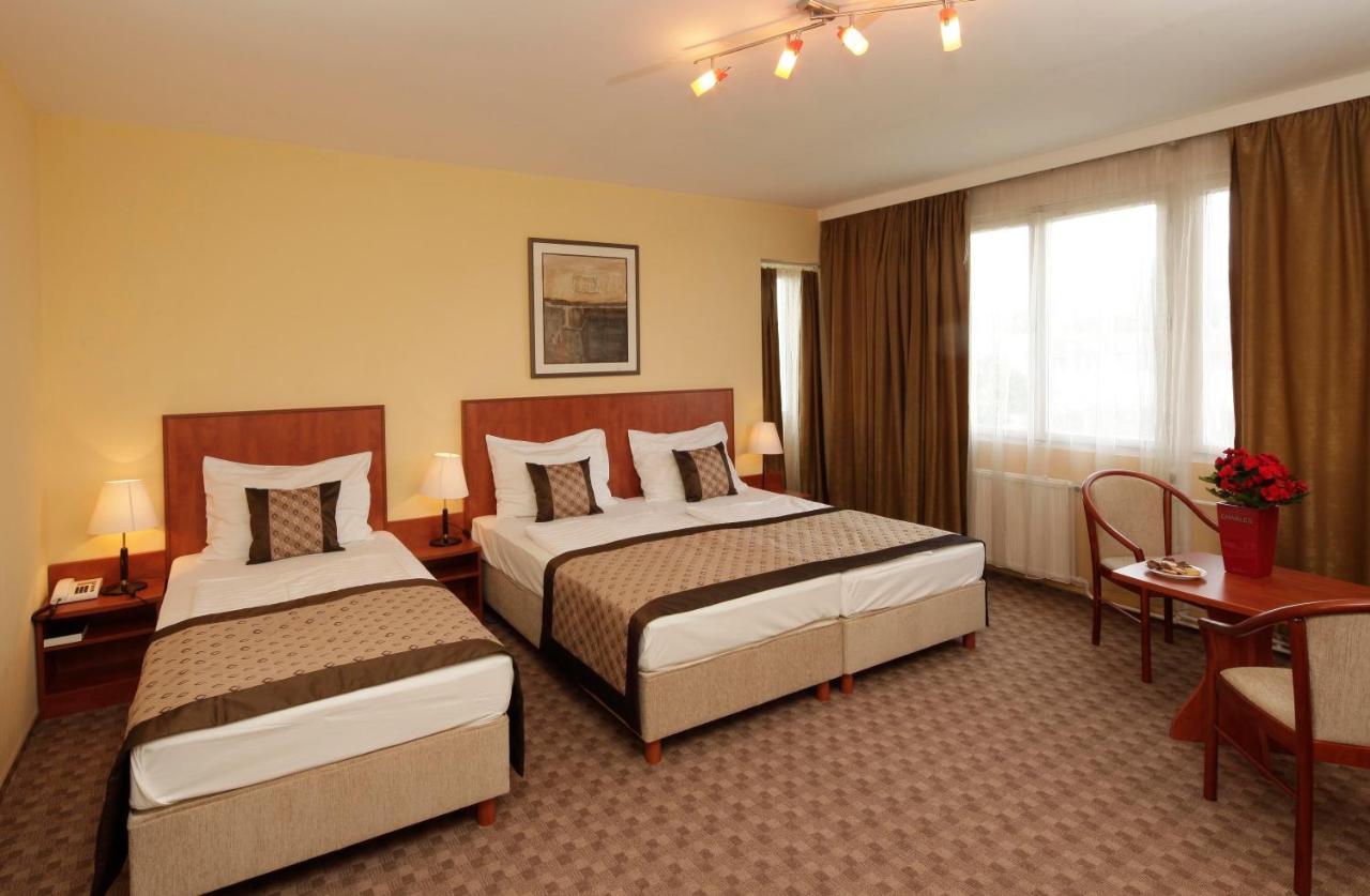 Hotel Charles Budapest Luaran gambar