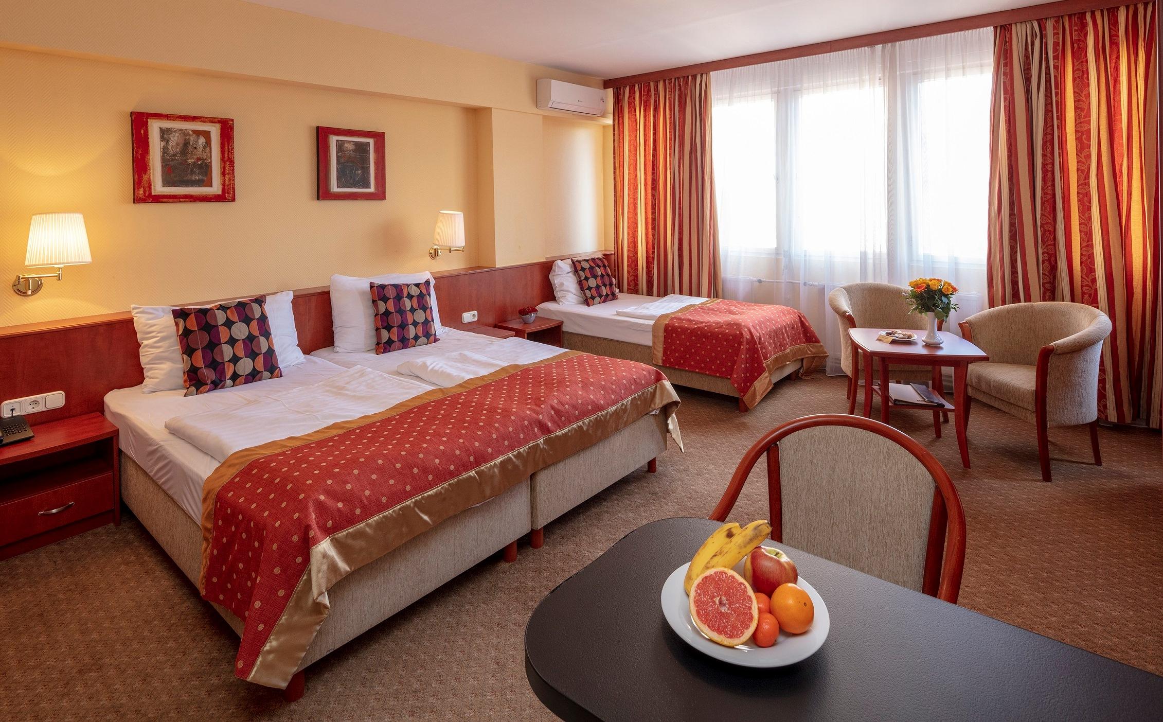 Hotel Charles Budapest Luaran gambar