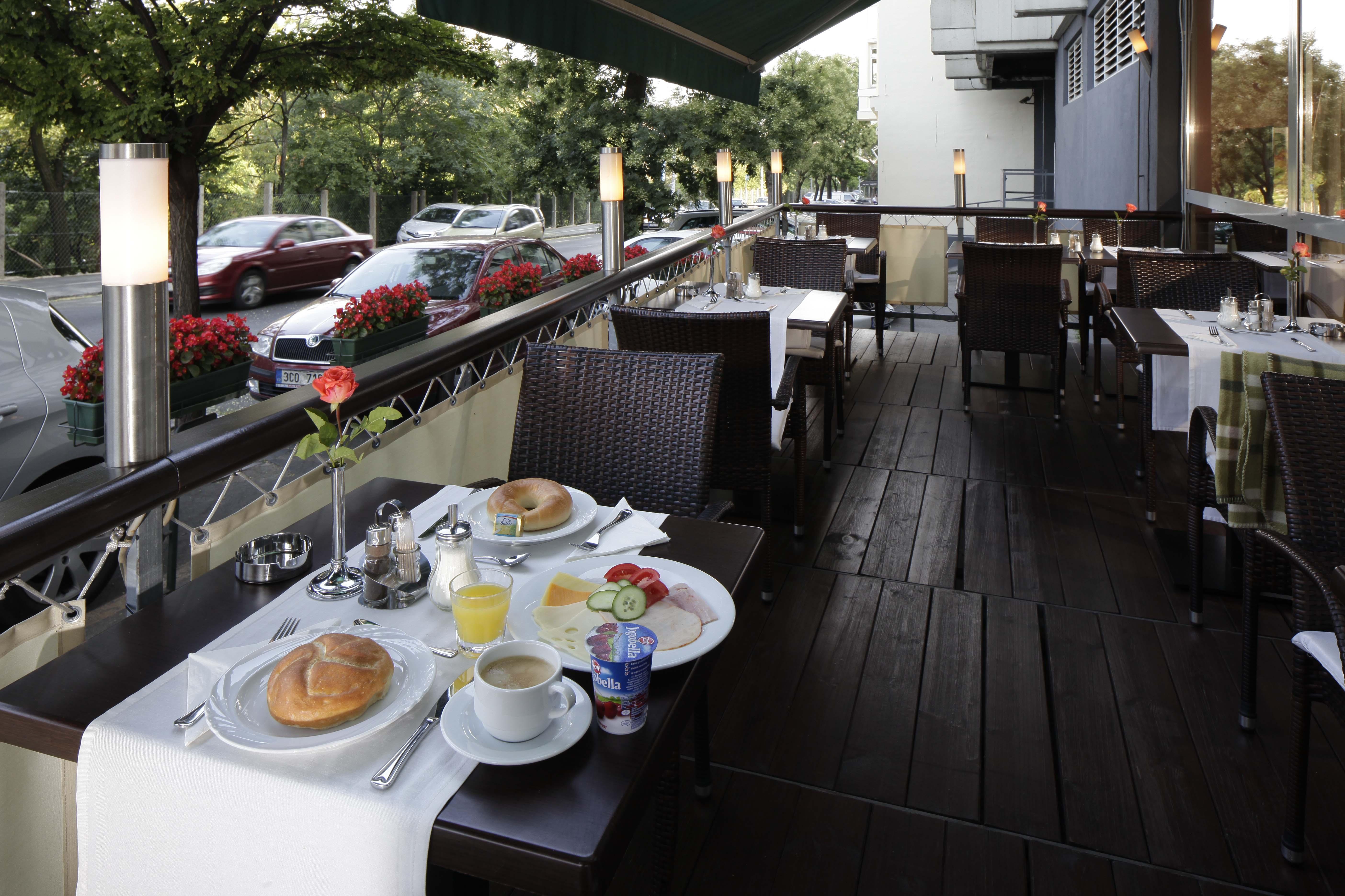 Hotel Charles Budapest Luaran gambar