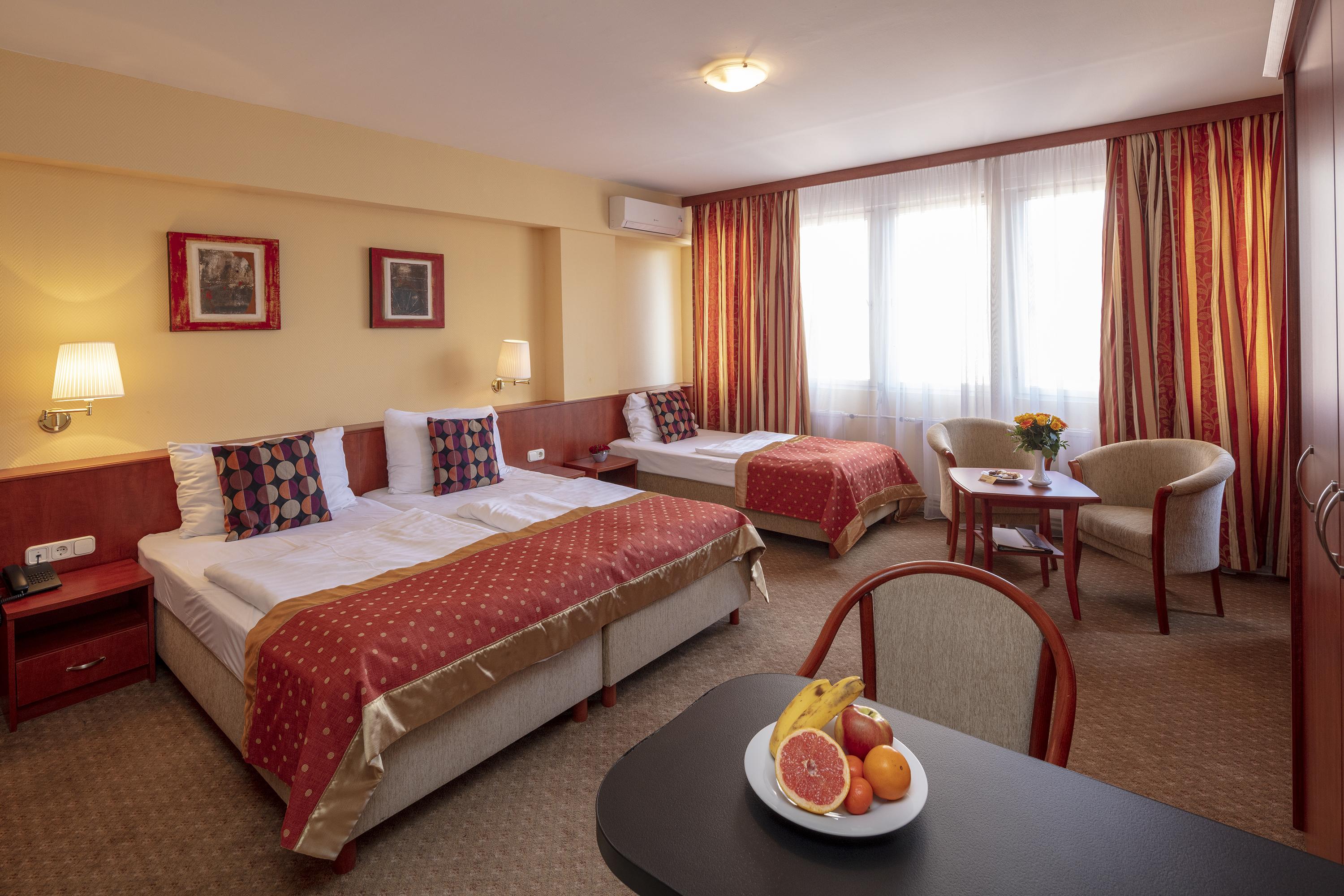 Hotel Charles Budapest Luaran gambar