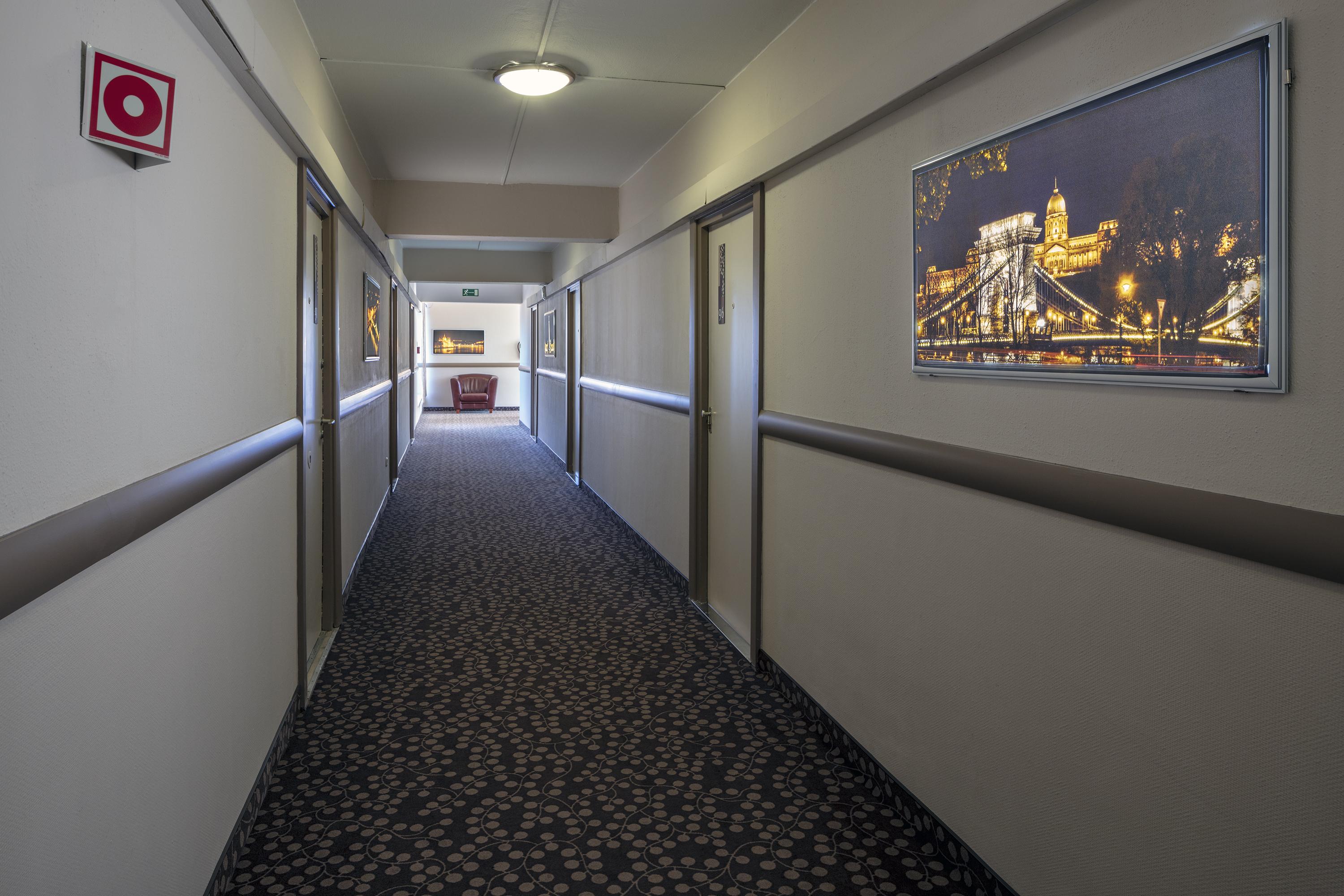 Hotel Charles Budapest Luaran gambar