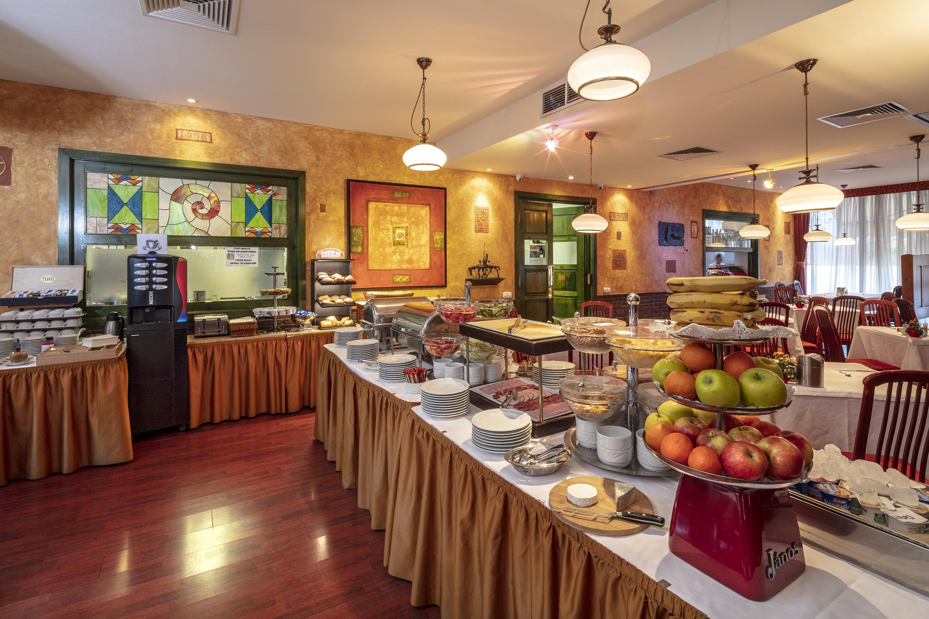 Hotel Charles Budapest Luaran gambar