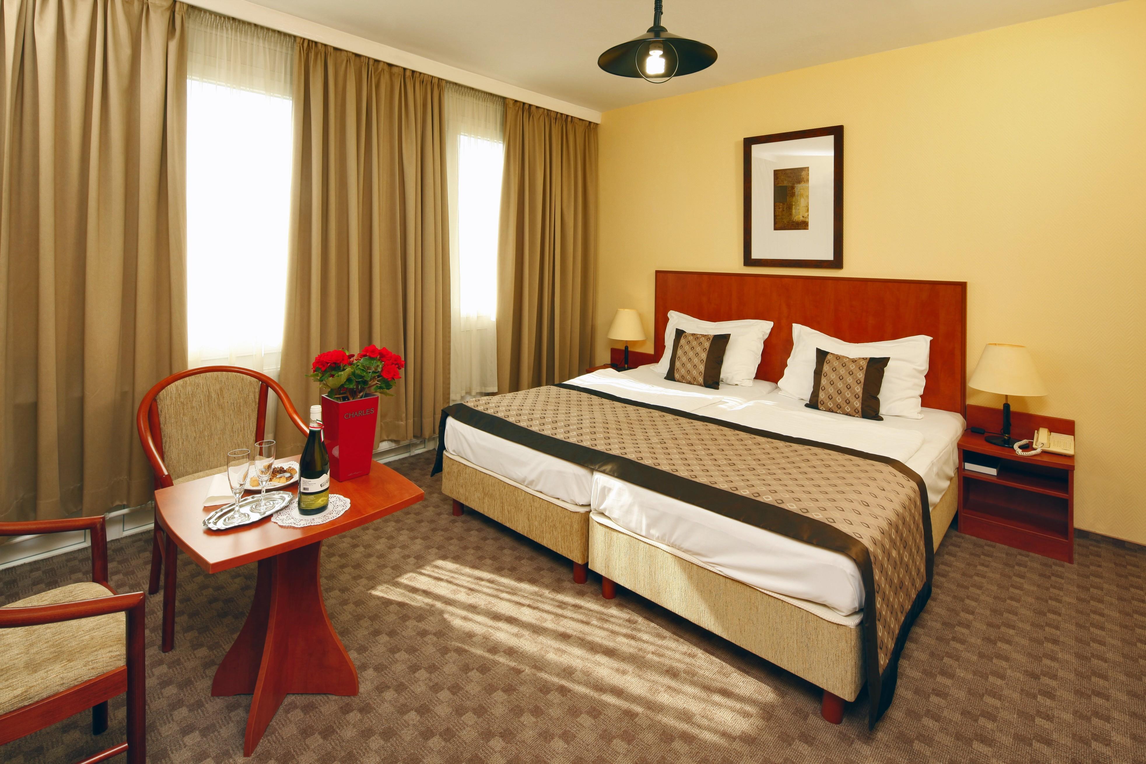 Hotel Charles Budapest Luaran gambar