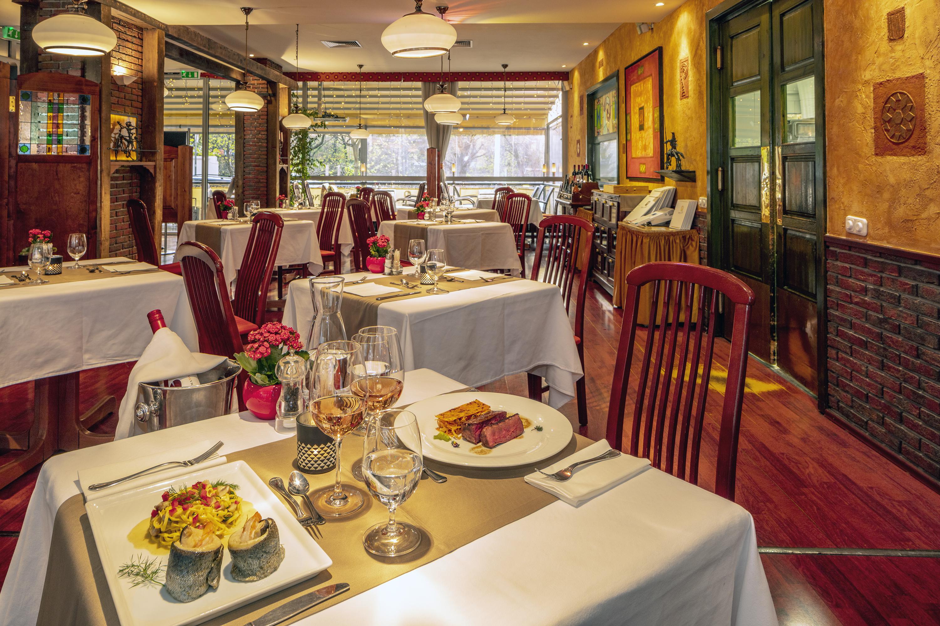 Hotel Charles Budapest Luaran gambar
