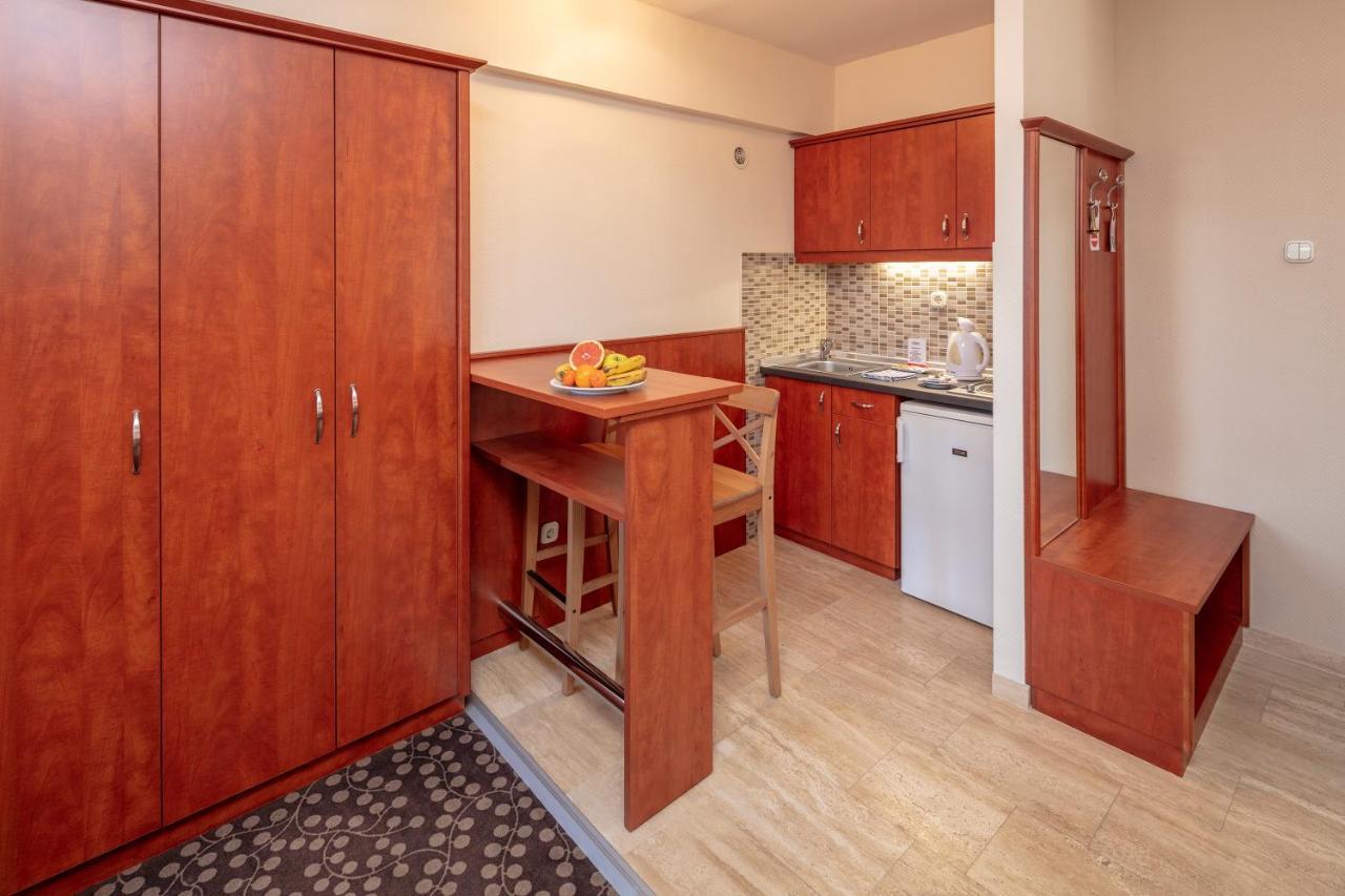 Hotel Charles Budapest Luaran gambar